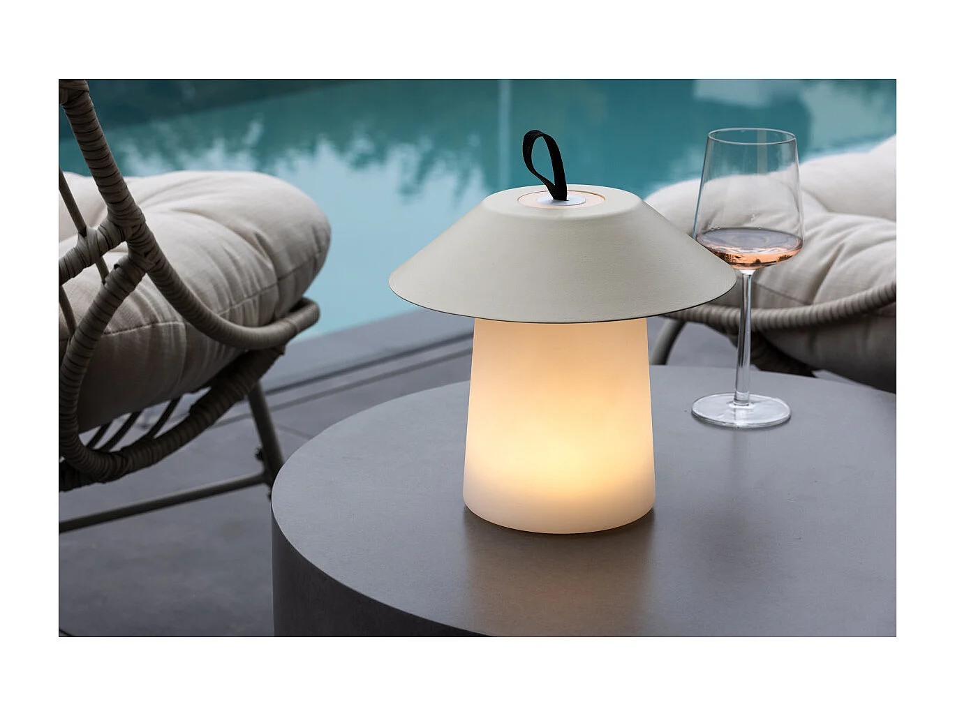 Rubu tafellamp LED buiten beige.