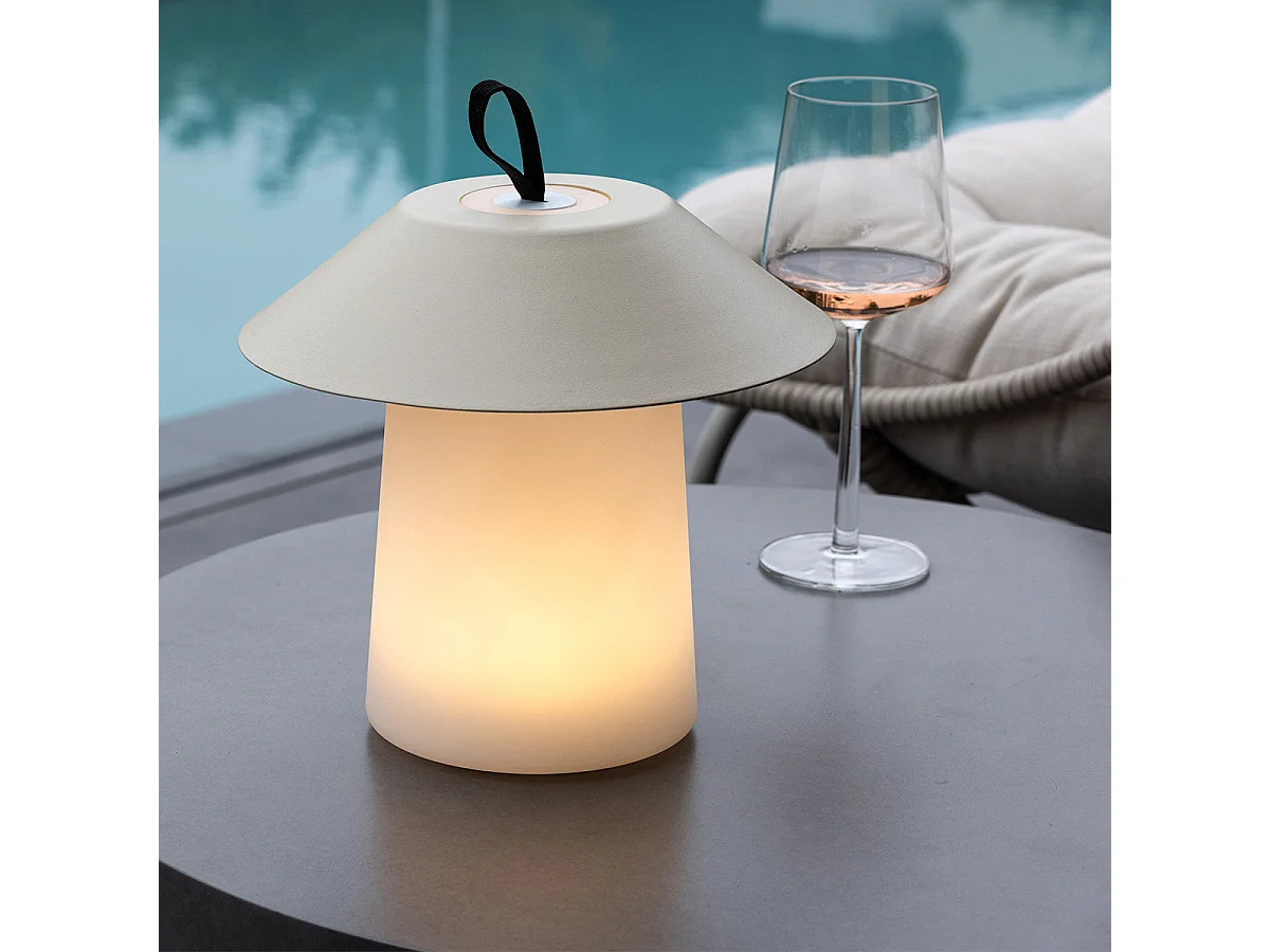 Rubu Tischleuchte LED für den Außenbereich beige.