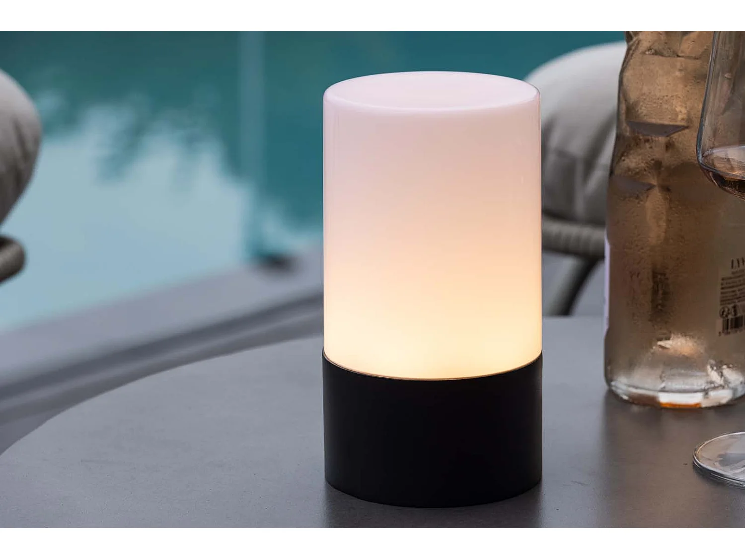 Tubu lampe de table LED pour l'extérieur noir.