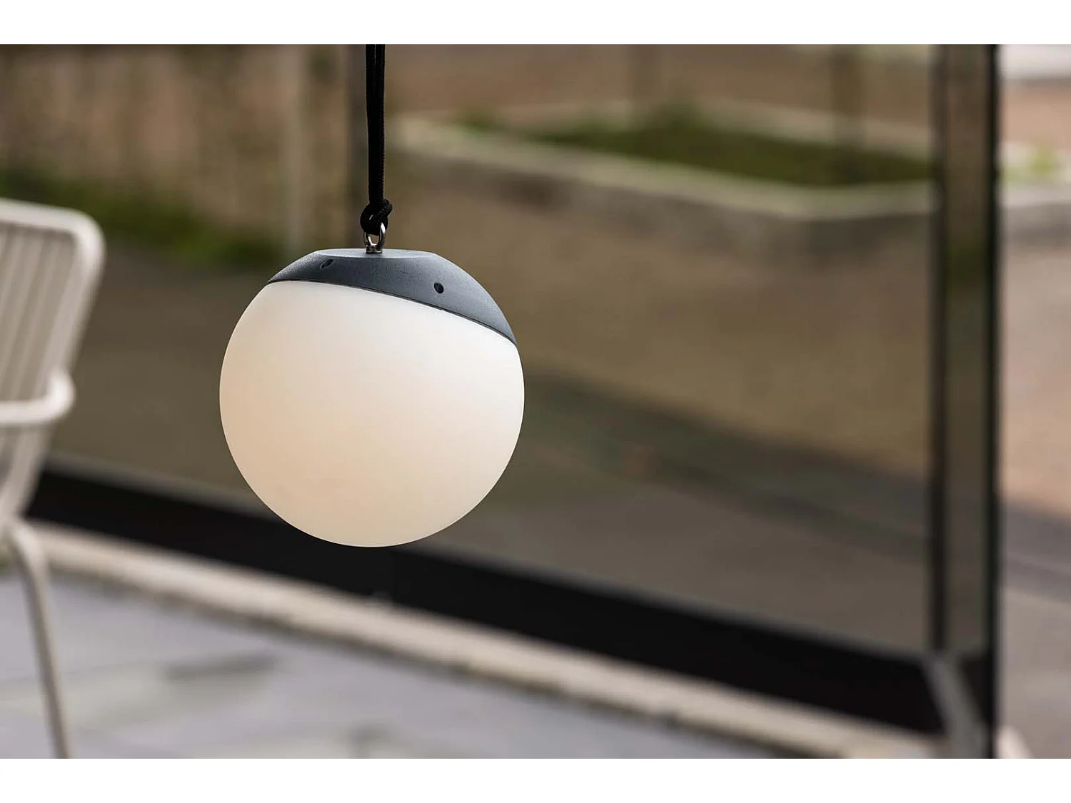 Doris hanglamp LED buitenshuis zwart.