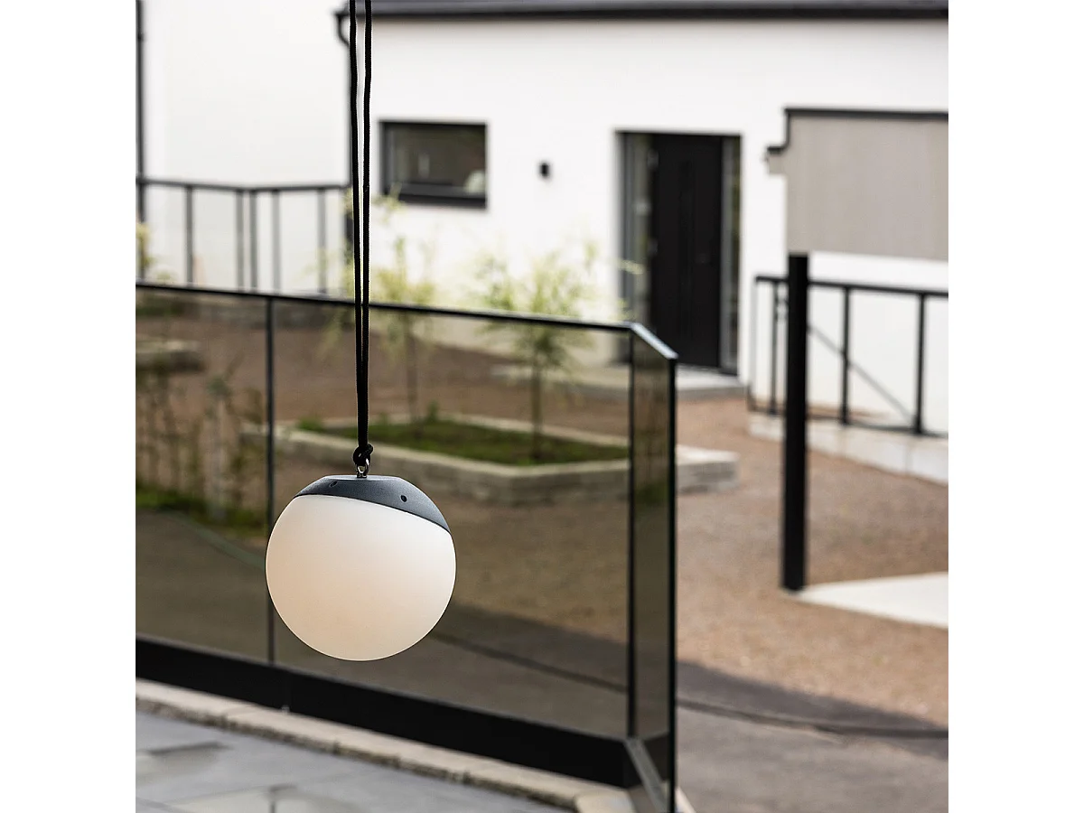 Doris hanglamp LED buitenshuis zwart.