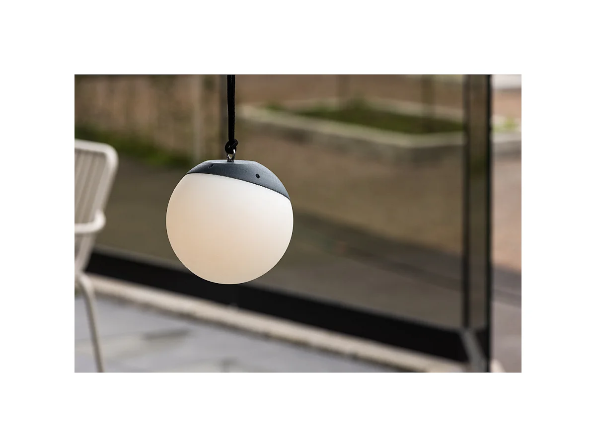 Doris hanglamp LED buitenshuis zwart.