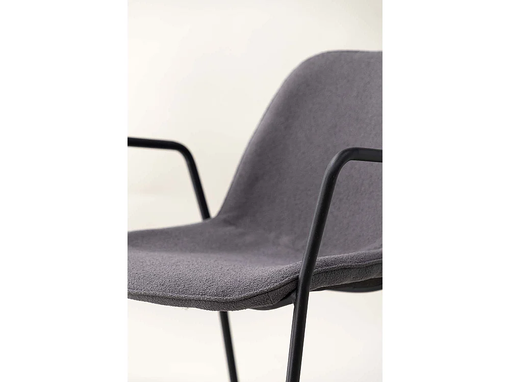Klädesholmen eetkamerstoel met armleuningen donkergrijs.