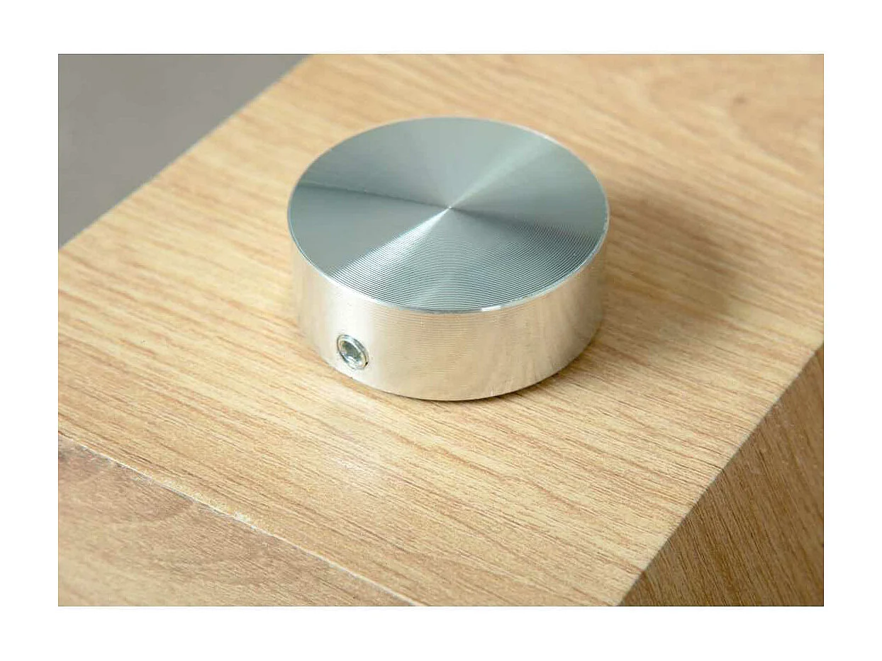 Xira salontafel met glazen blad en poten in wild eikenhouten decor.