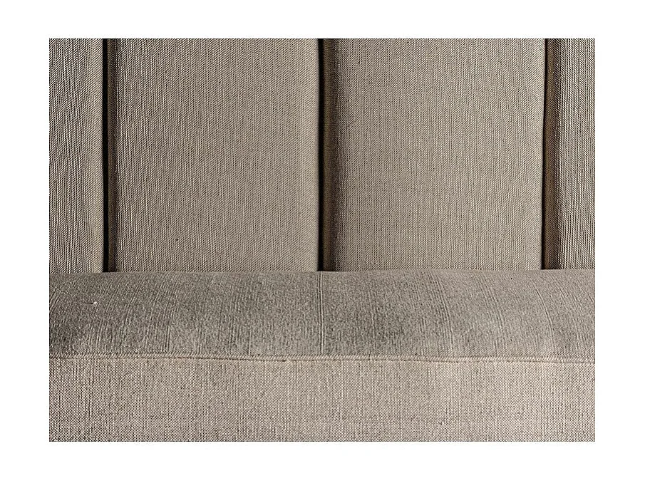 Sofá de 3 plazas de tela beige y patas de madera maciza clara Chabo 170 cm