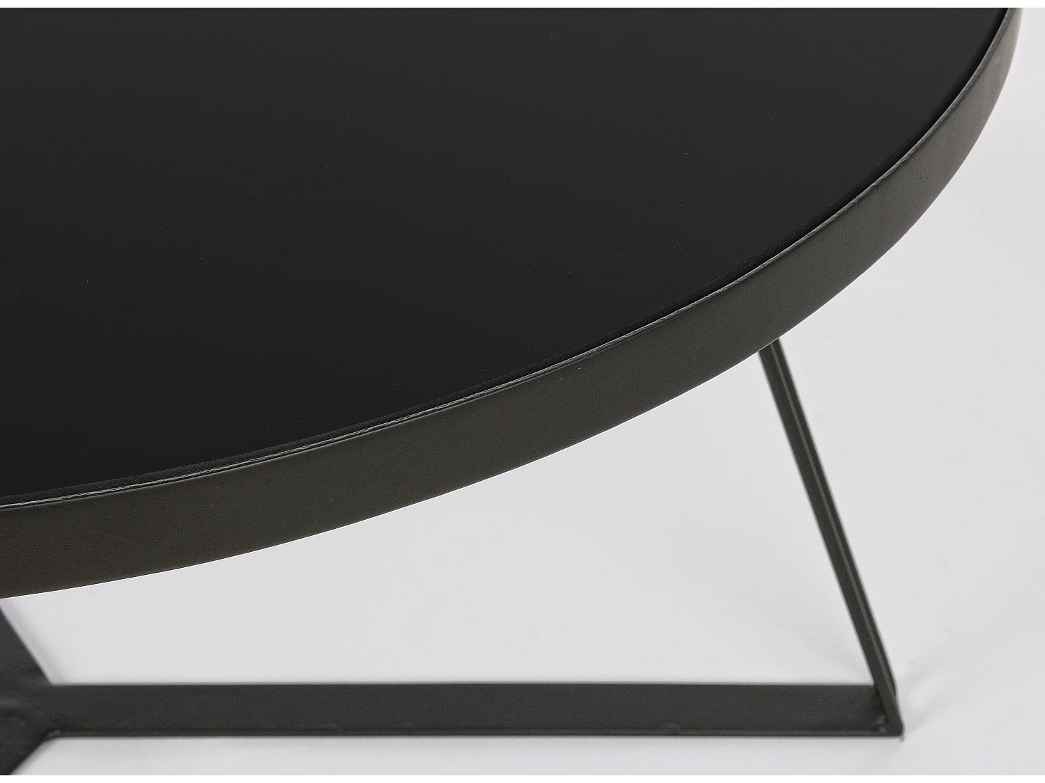 Table basse ronde en verre et pieds en acier noir Zira L 70cm