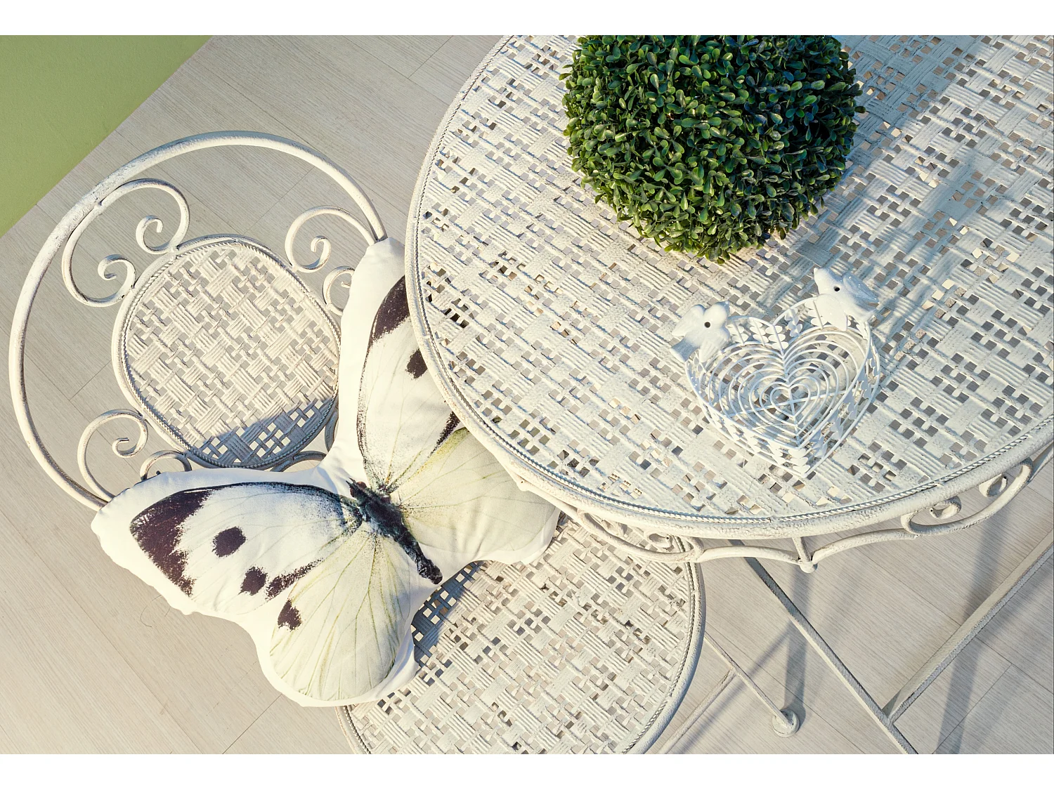 Table haute en fer blanc ivoire Emilio D 70cm