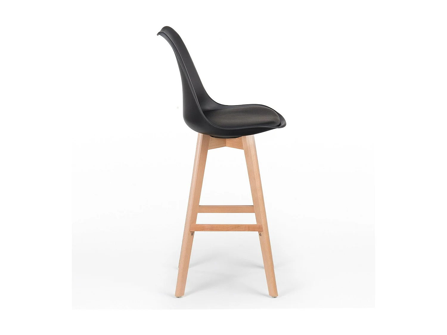 Taburete alto nórdico con cojín de polipiel negro y patas de haya clara Tula 76 cm