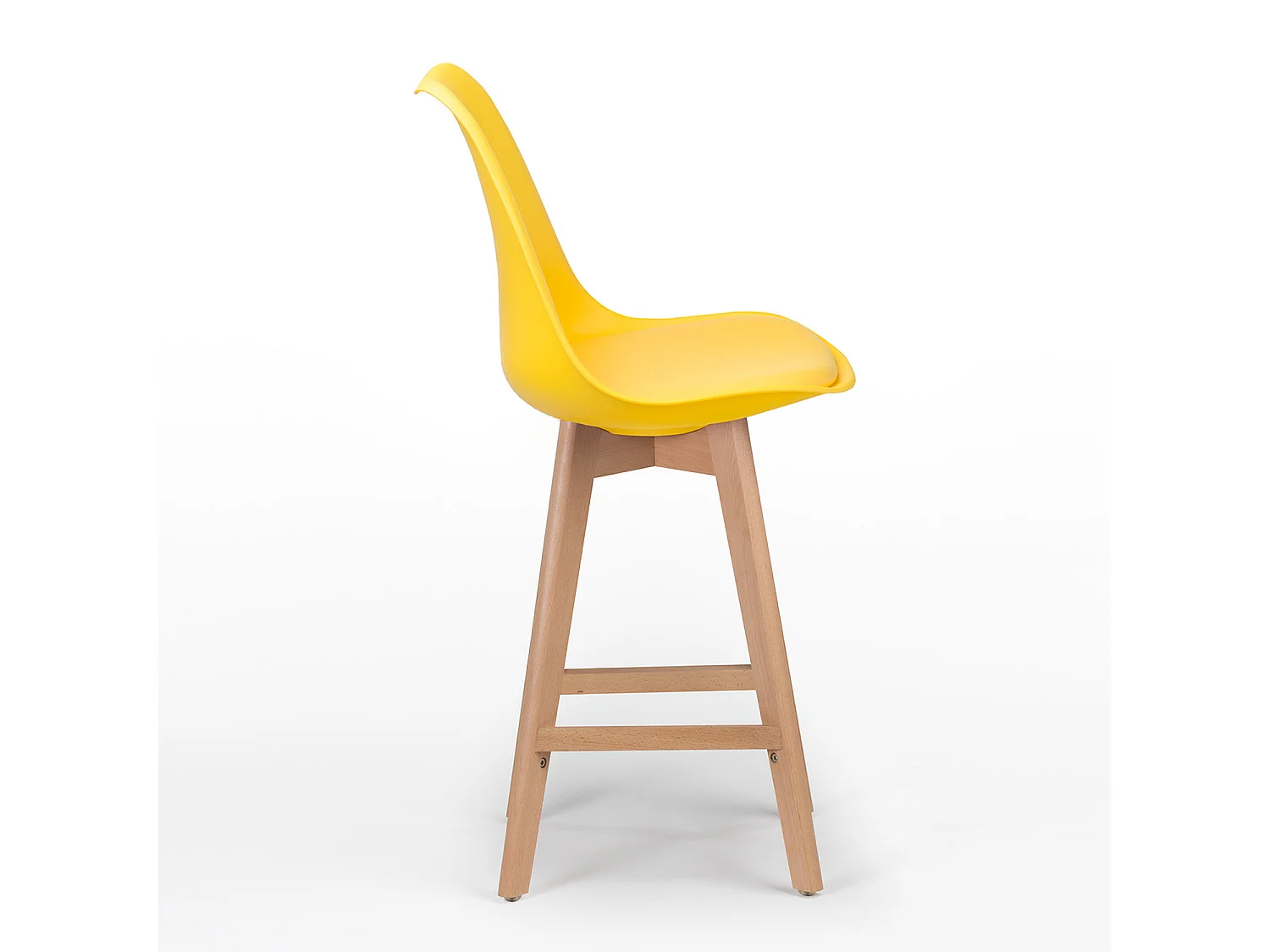 Taburete nórdico con cojín de polipiel amarillo limón y patas de haya clara Tula 67 cm