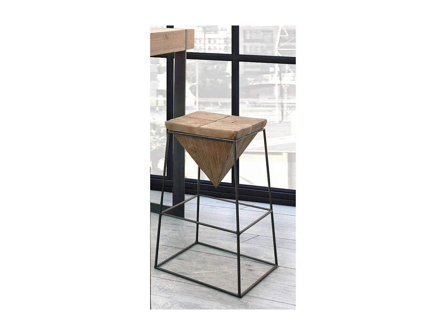 Tabouret de bar triangle en acier noir Pimy