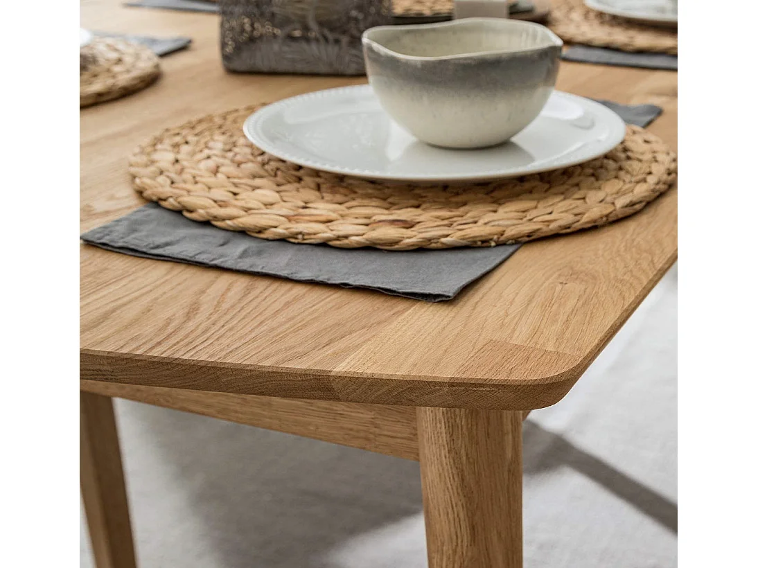 Table à manger rectangulaire 160cm en bois de chêne massif Kundy