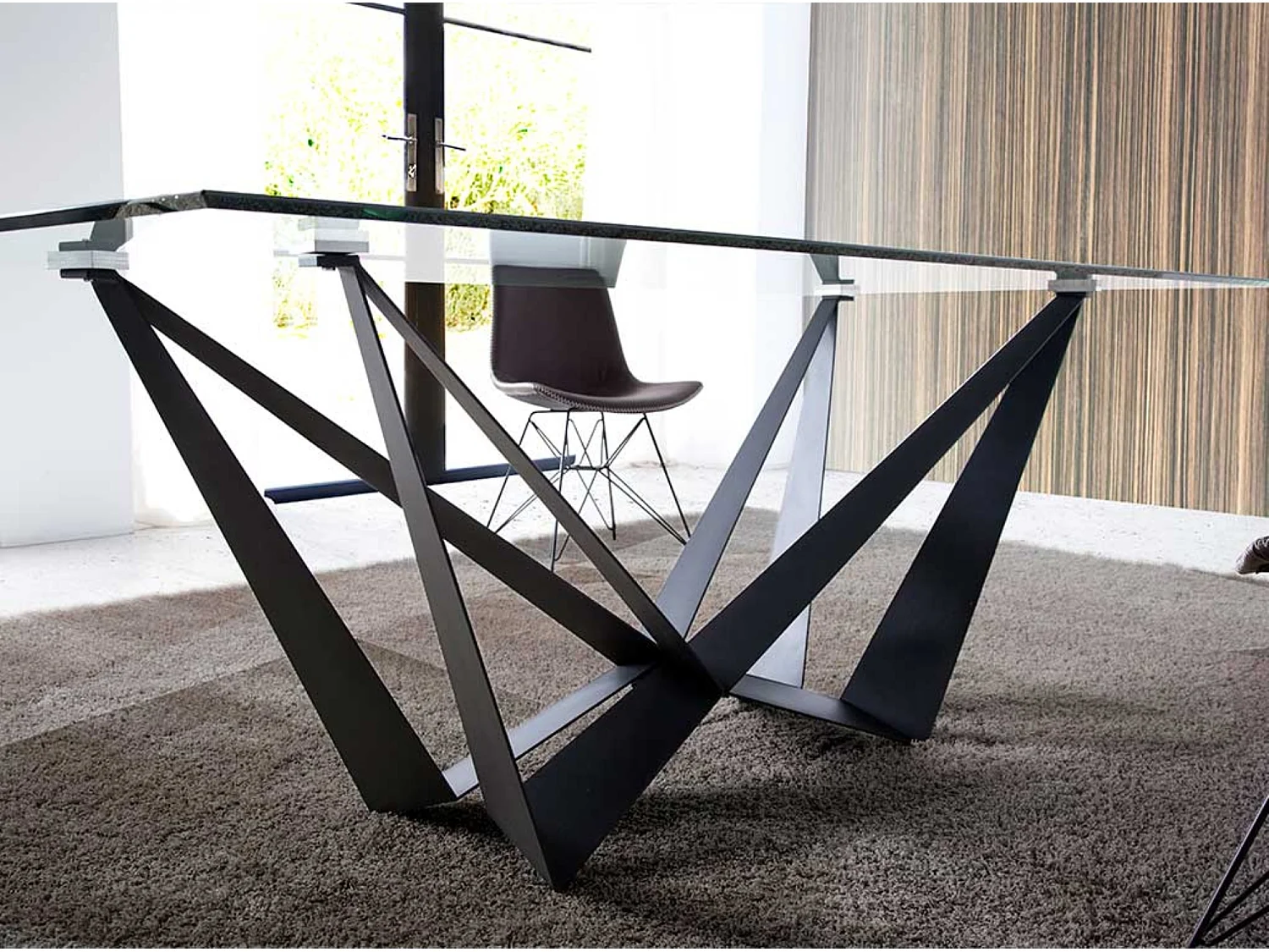 Mesa de comedor Bazika 200 cm de cristal templado con patas de metal negro