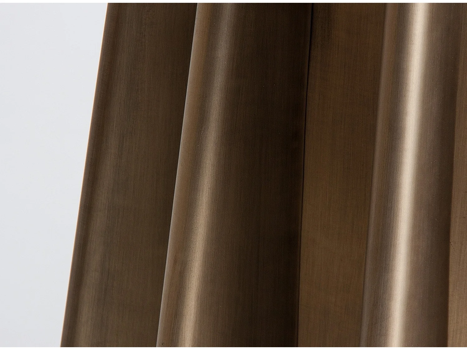 Table à manger ovale design marbre blanc et pied acier doré mat Mensa 200cm