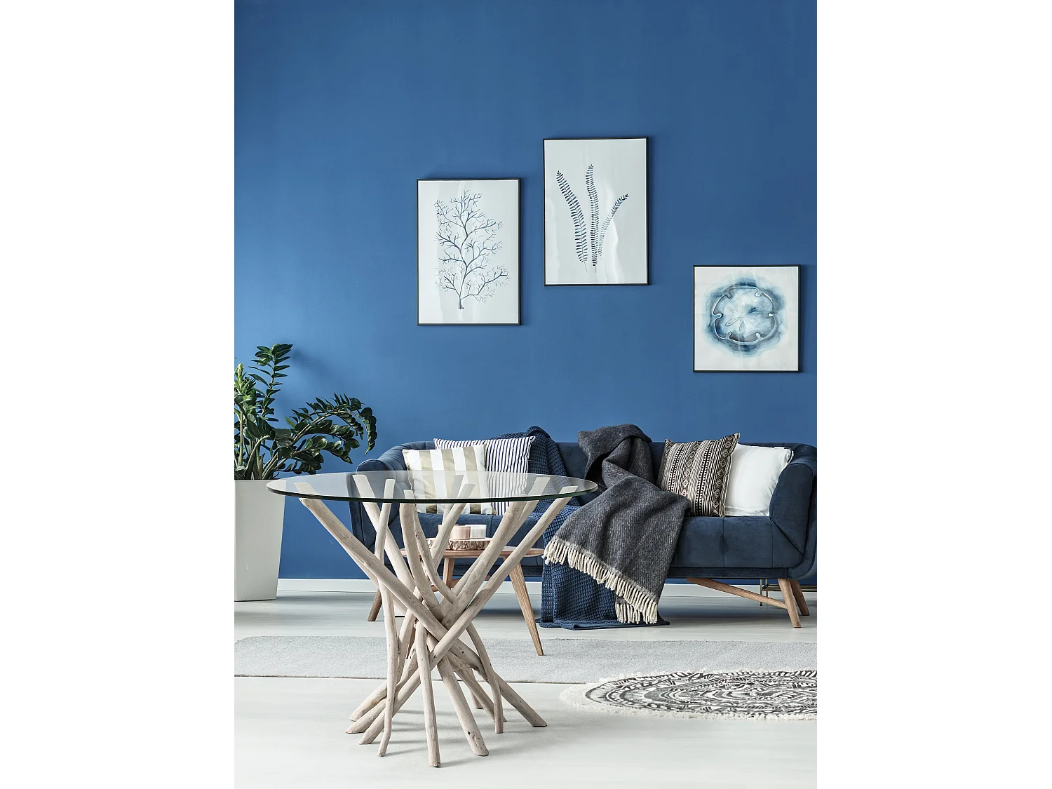 Table à manger rond en verre et branches teck Sary D 110cm