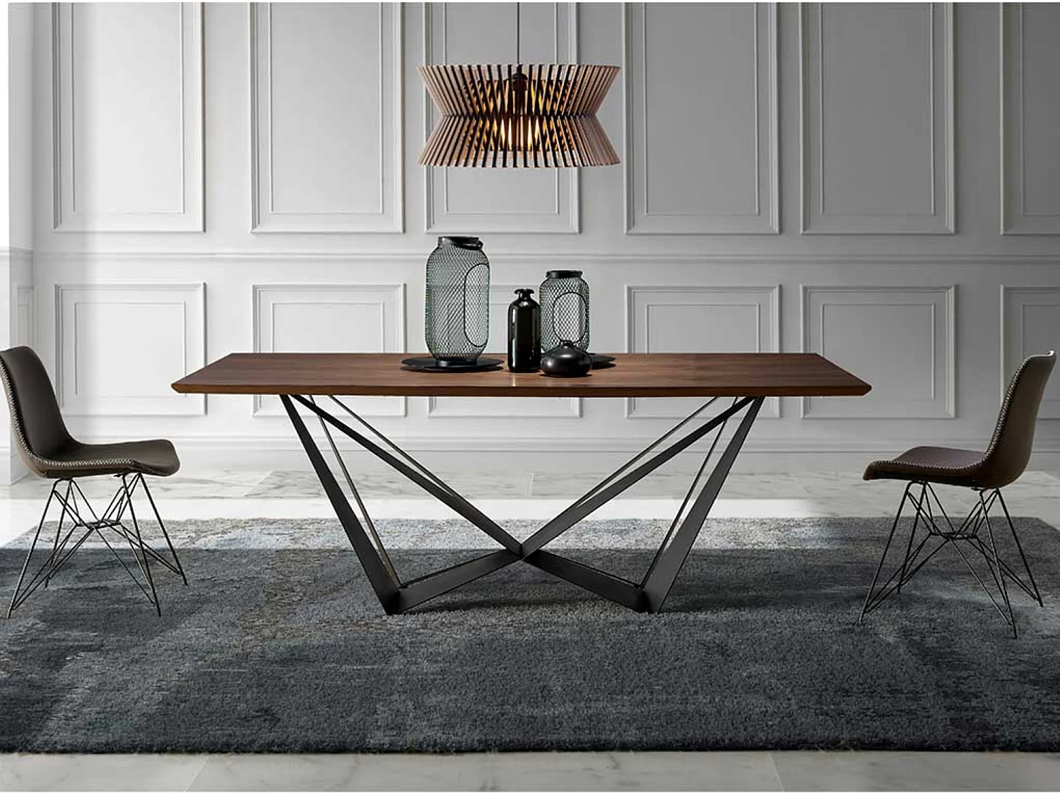 Table à manger bois de noyer et pieds métal noir Bazika 200cm