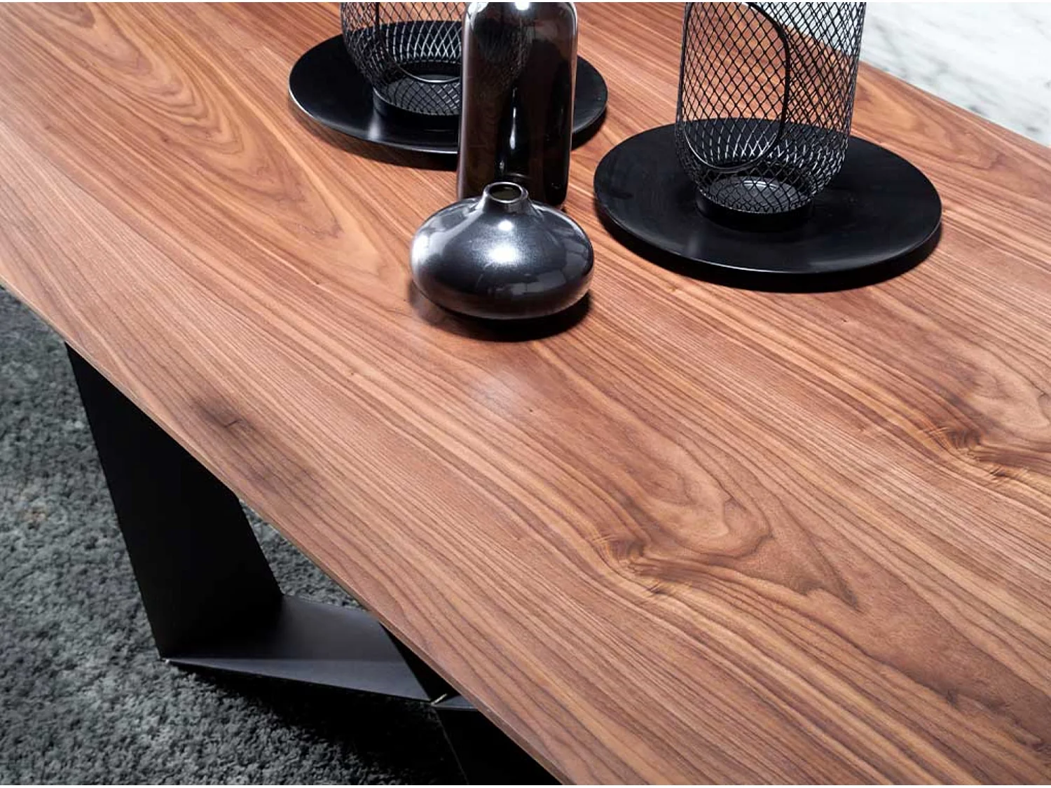 Table à manger bois de noyer et pieds métal noir Bazika 200cm