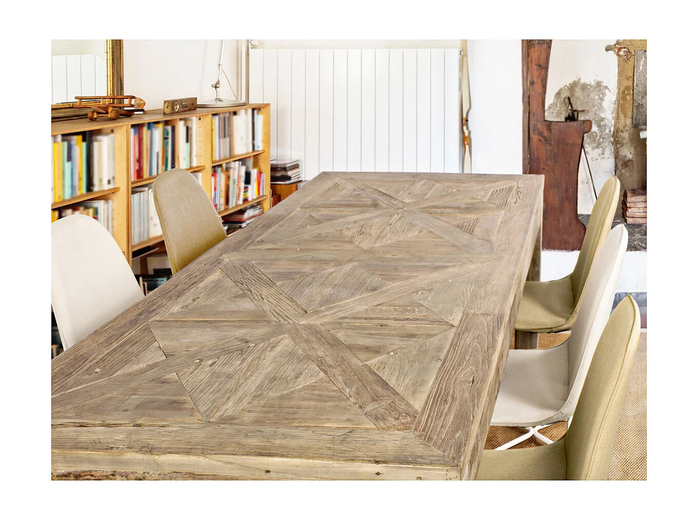 Table à manger en bois d'orme avec plateau effet parquet vieilli Kaira-Largeur 280 cm