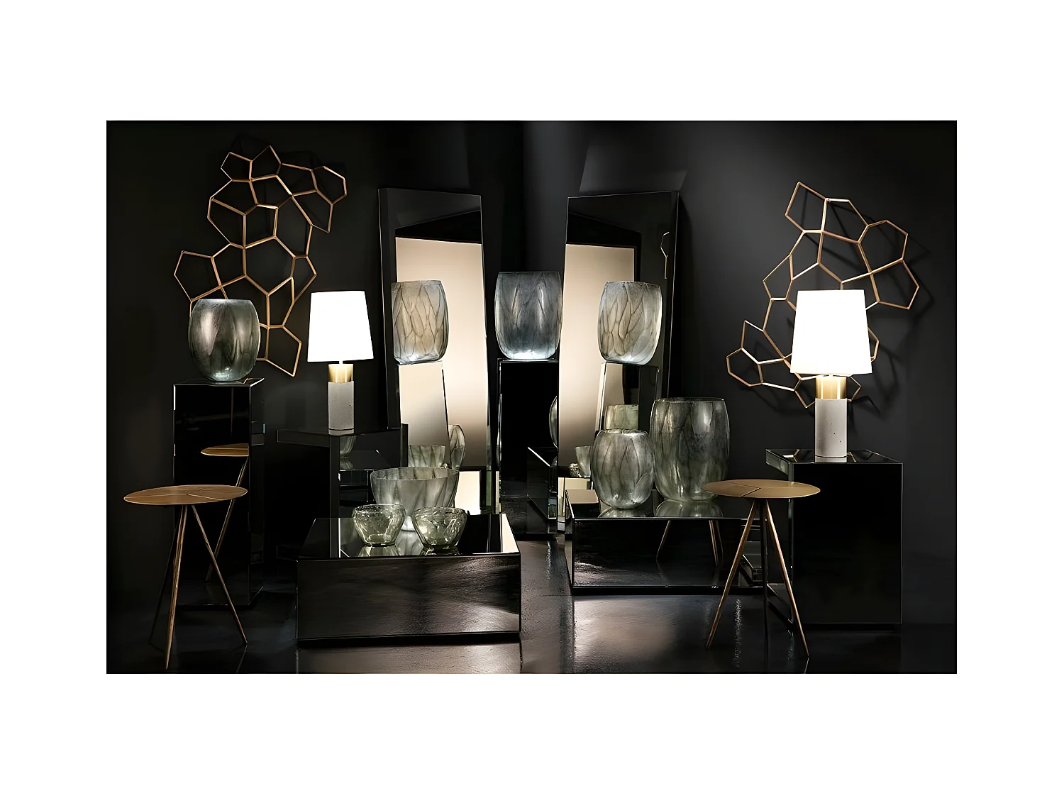 Trios ronde goudkleurige metalen bijzettafel