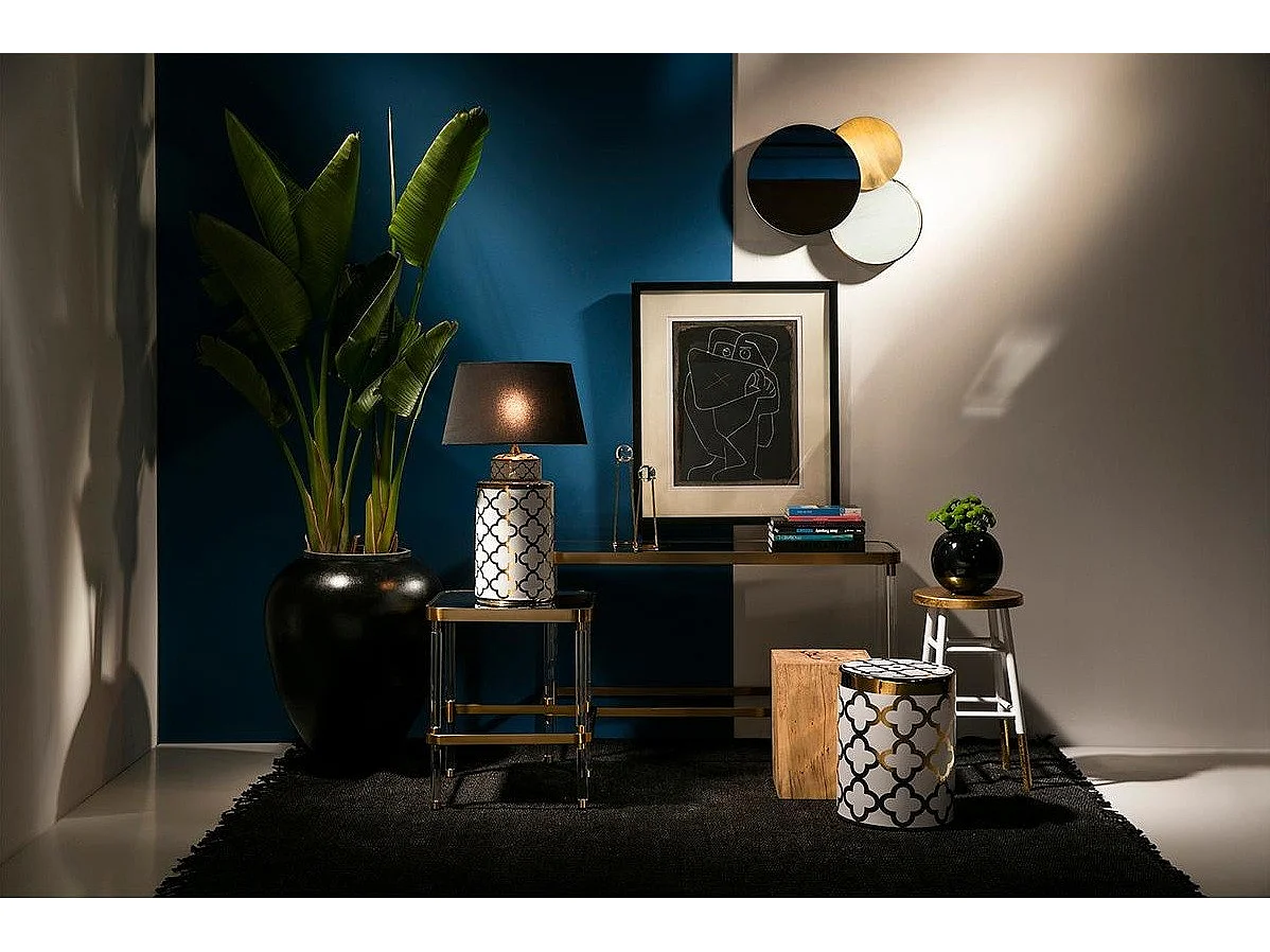 Mesa auxiliar cuadrada de cristal Meli con patas de acrílico y metal dorado