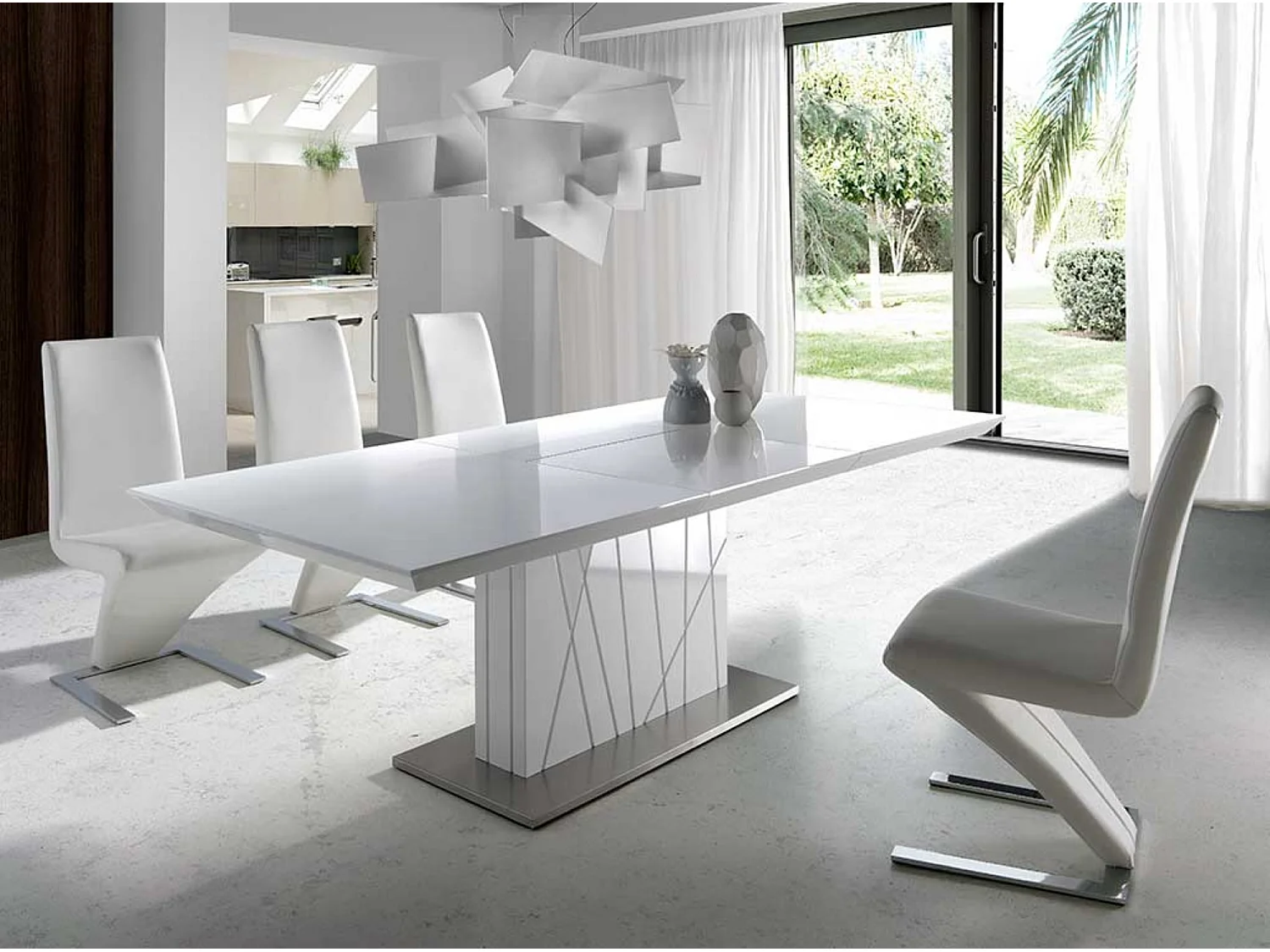 Mesa de comedor extensible de diseño Cesar lacada en blanco con patas de acero blanco 160 a 220 cm