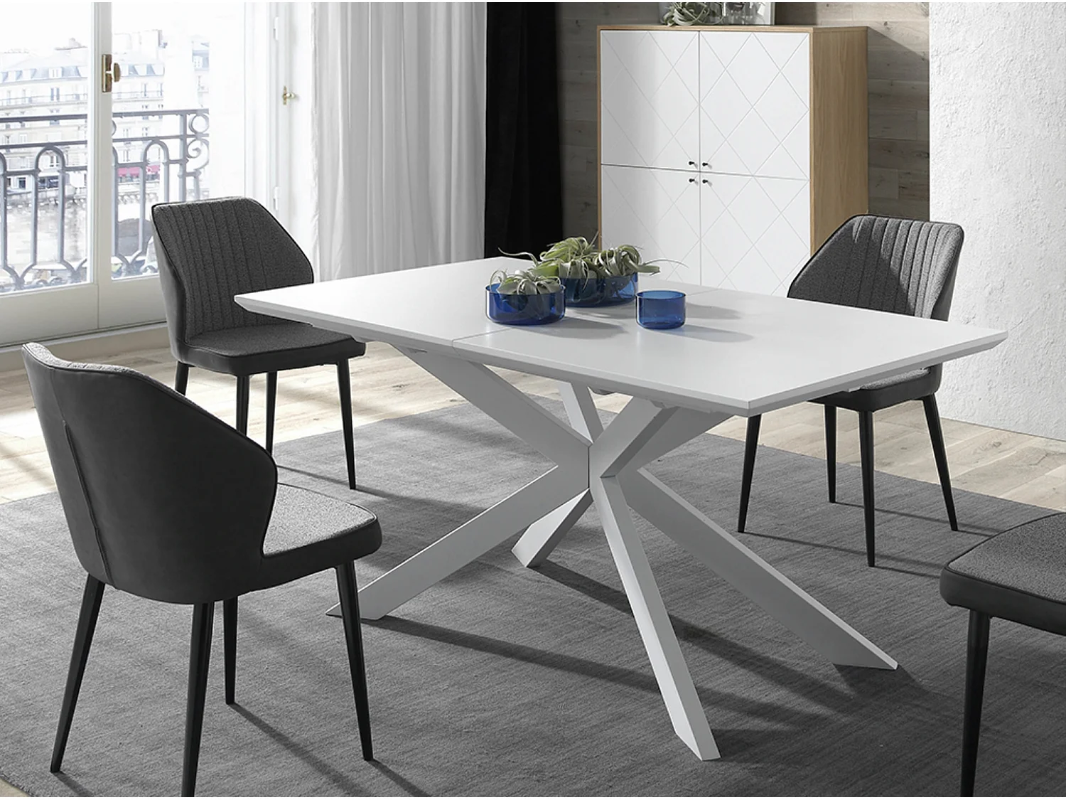 Designer uitschuifbare mat witte eettafel en wit metalen poten Reina 160 tot 210 cm