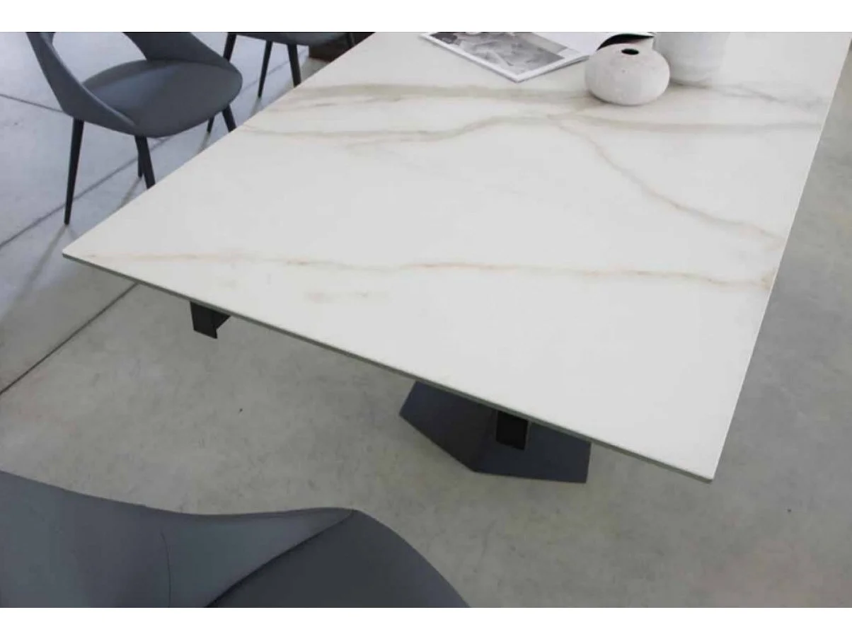 Table extensible 160-240cm céramique blanc marbre et pieds métal noir Kylane