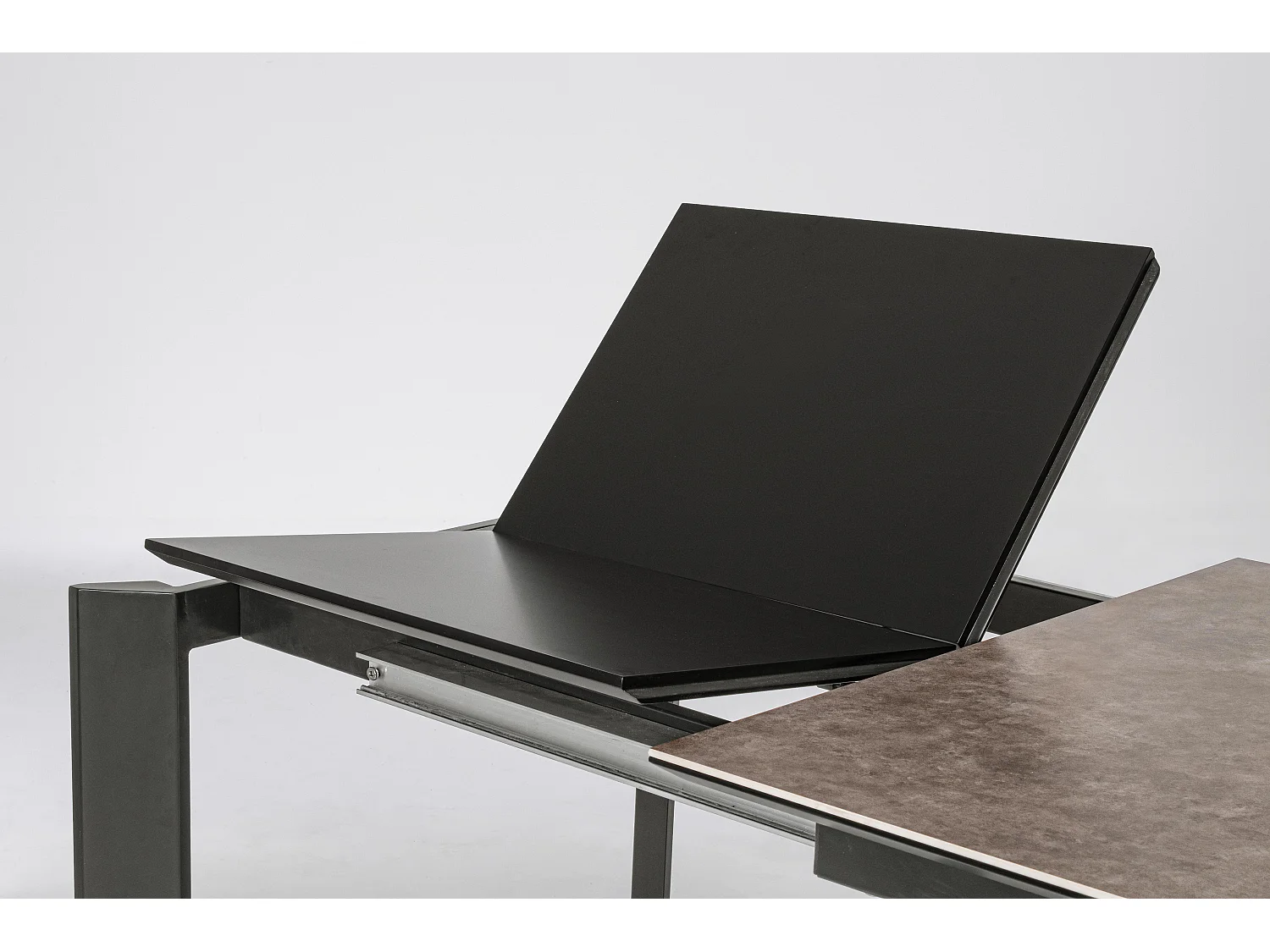 Table extensible en céramique marron et acier noir Kerry 160-220cm