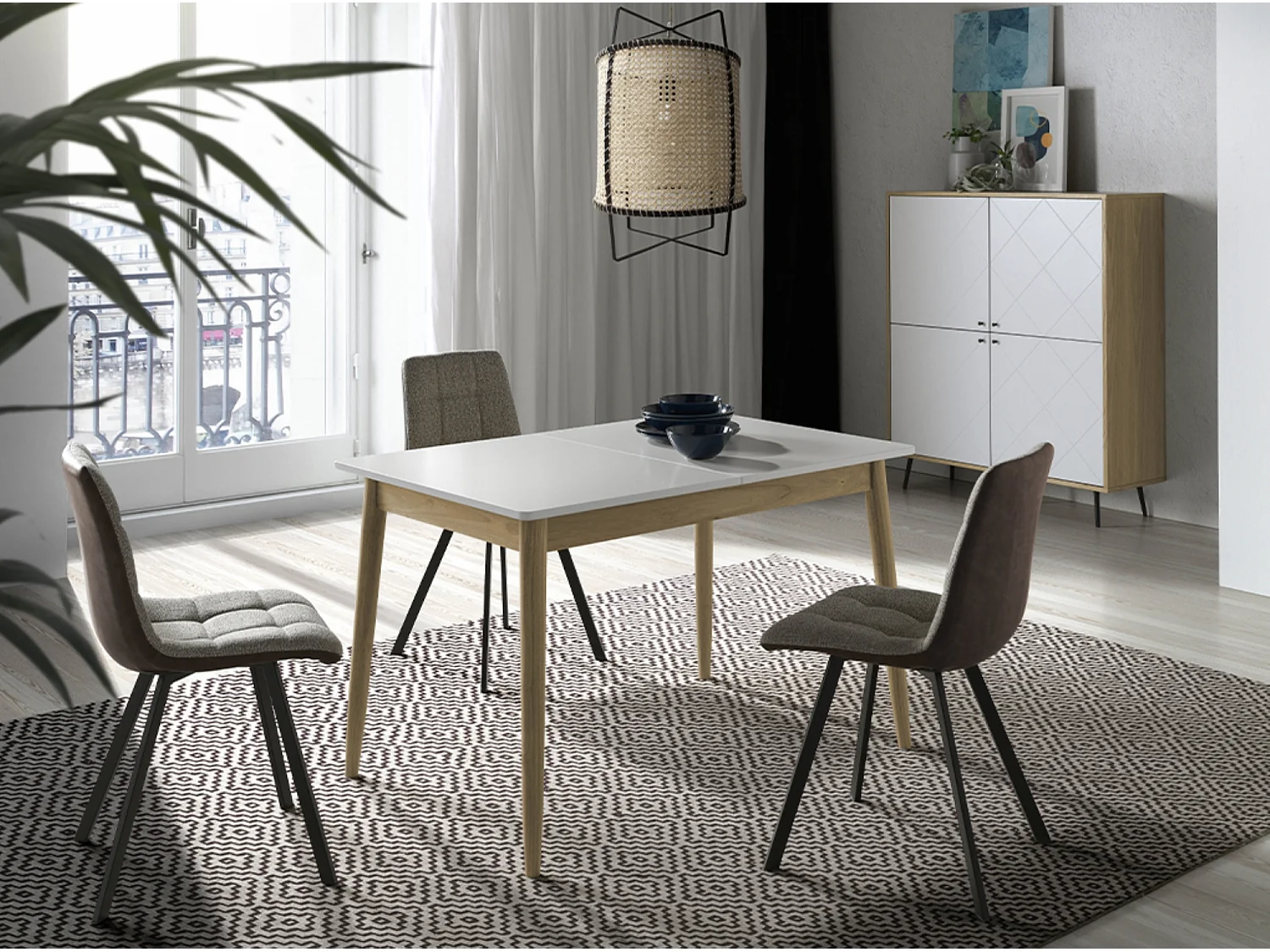 Table à manger extensible blanc mat et bois de chêne Lukan 120 à 160cm