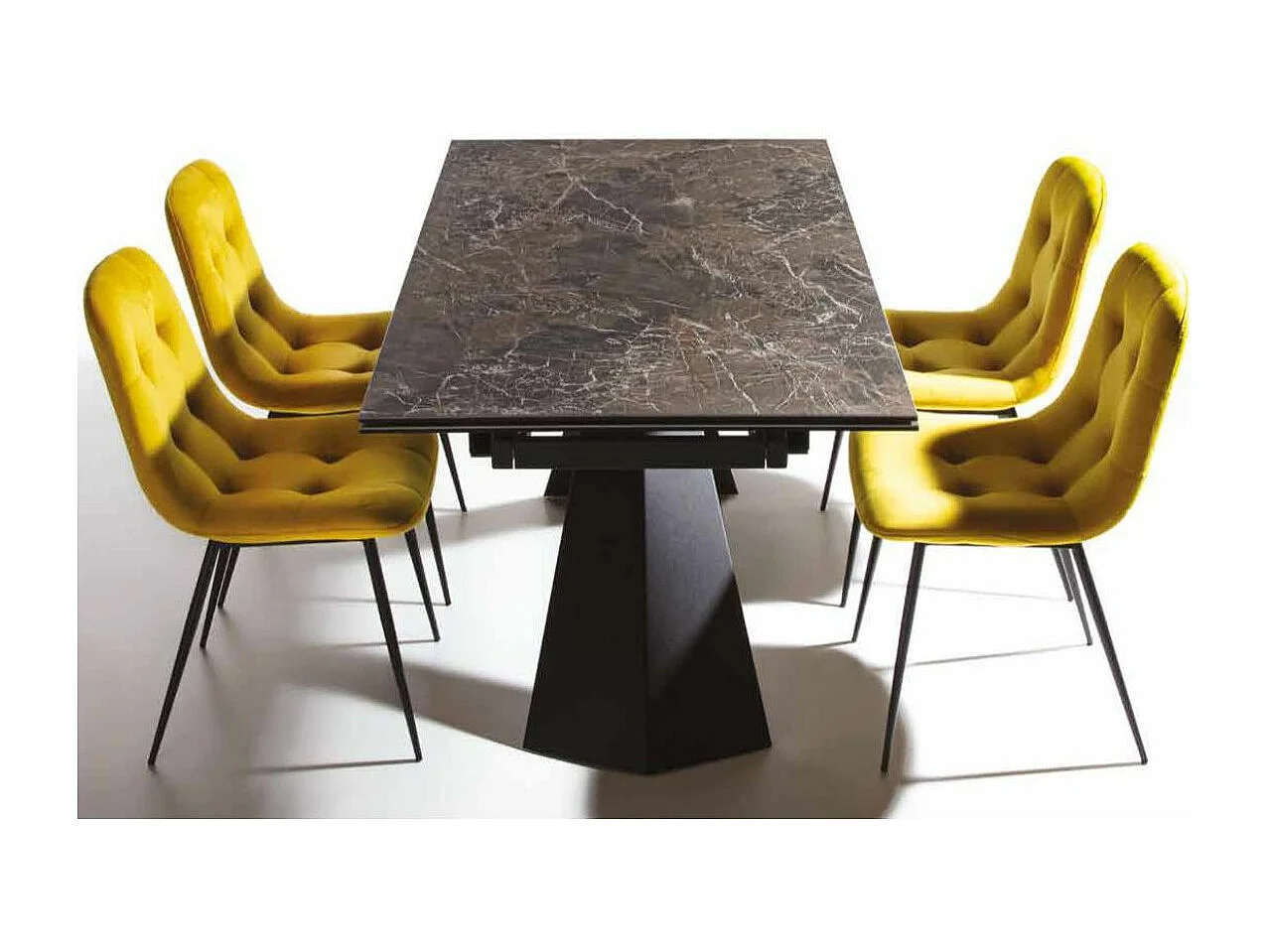 Table extensible 160-240cm céramique marron effet marbre et pieds métal noir Kylane