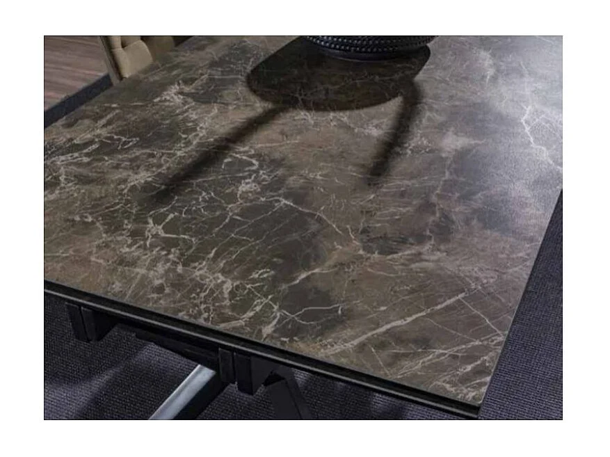 Table extensible 160-240cm céramique marron effet marbre et pieds métal noir Kylane