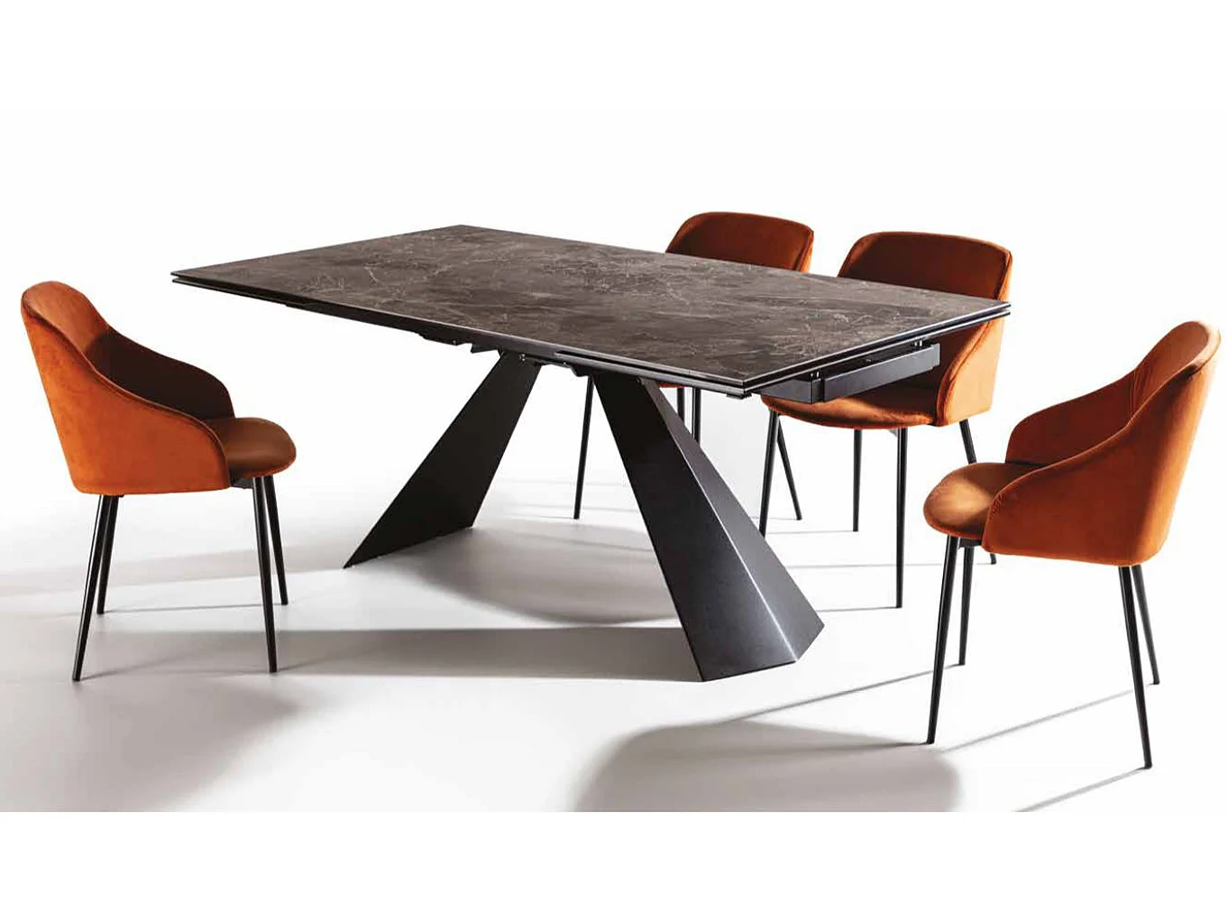 Table extensible 160-240cm céramique marron effet marbre et pieds métal noir Kylane