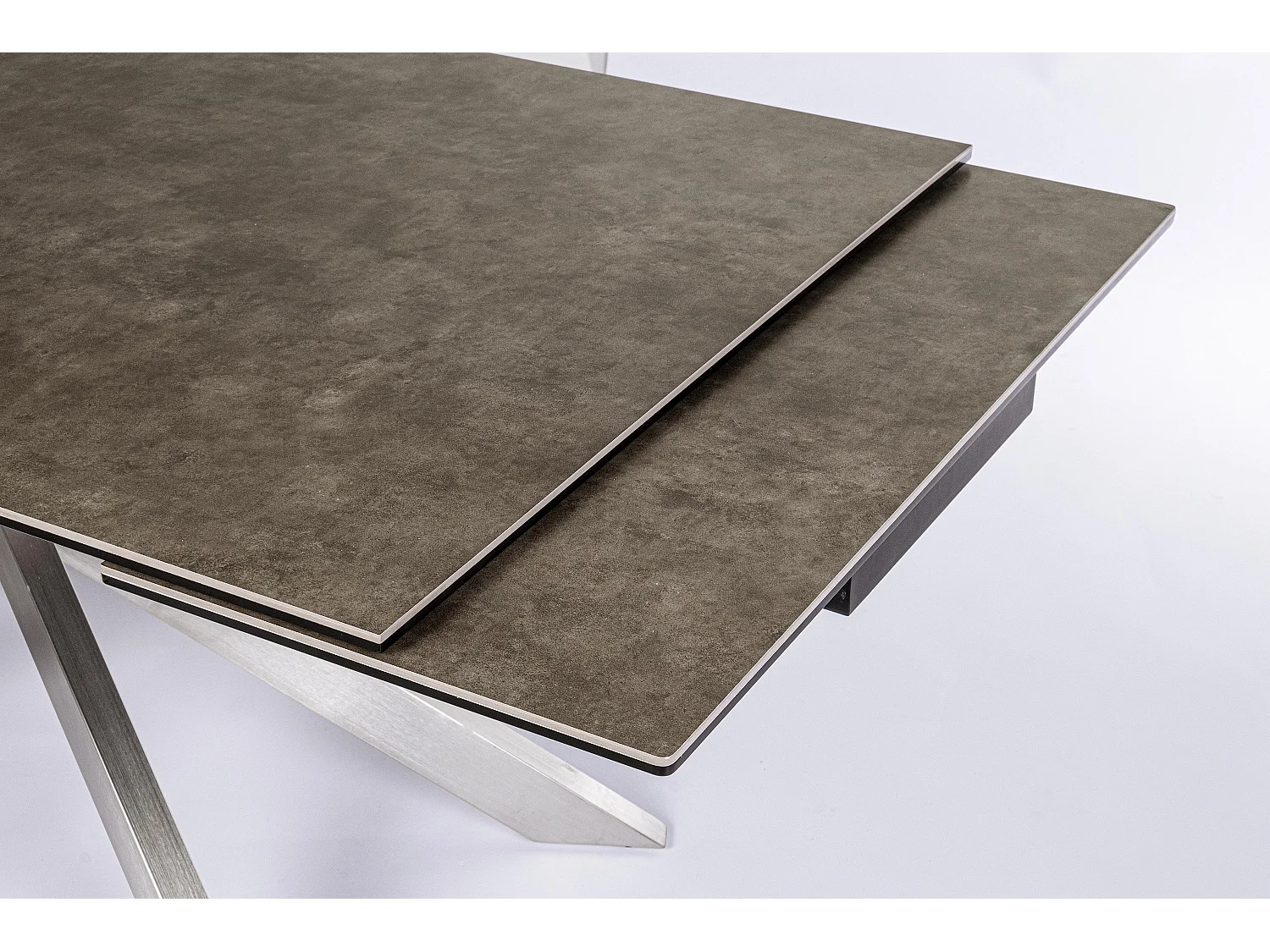 Table extensible en acier et céramique Achel L 160-240cm