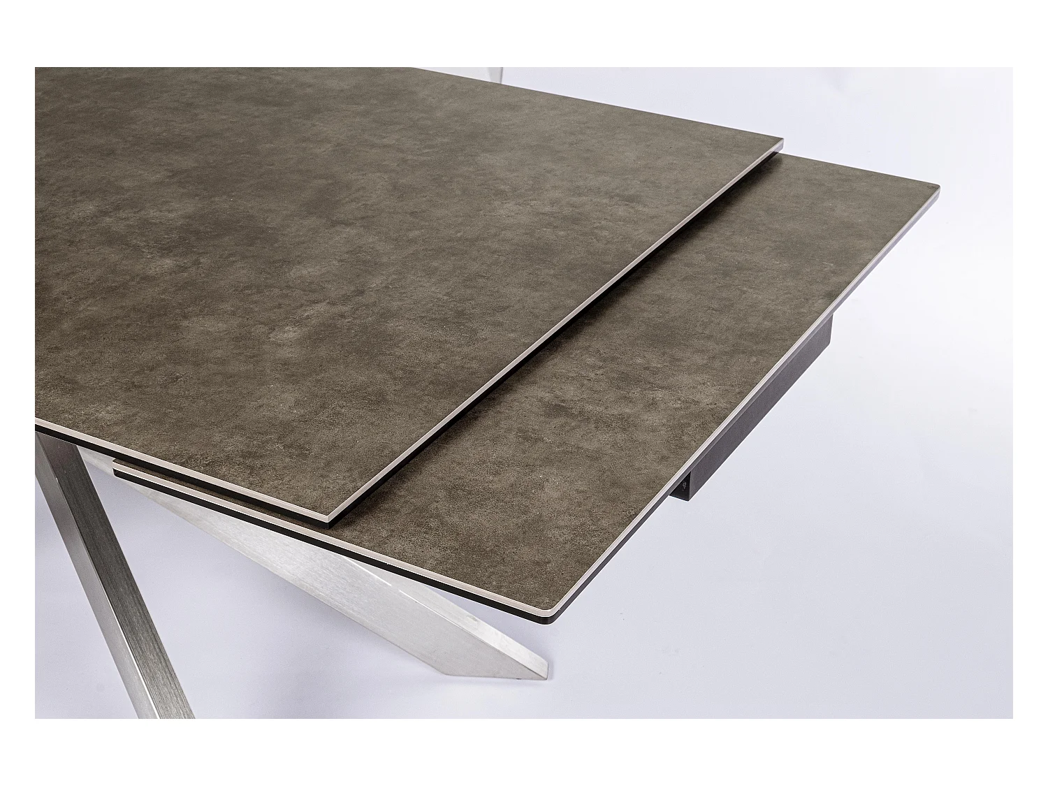 Table extensible en acier et céramique Achel L 160-240cm