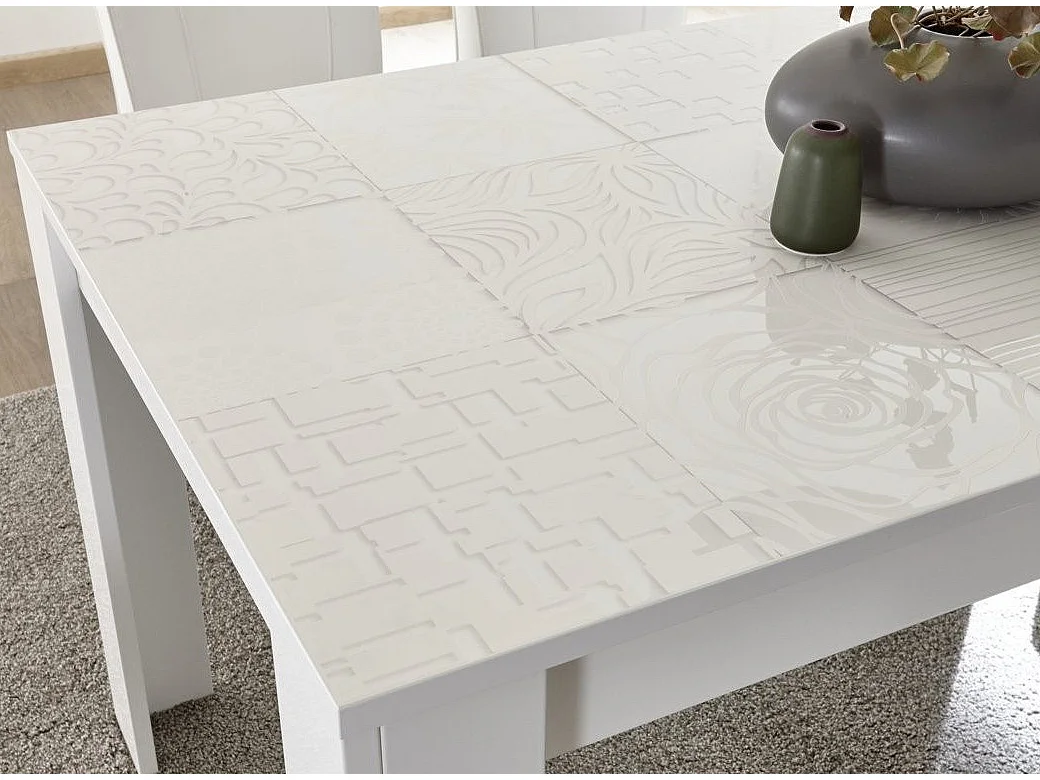 Table extensible 4 à 6 personnes L 137 à 185cm laqué blanc brillant Zebre