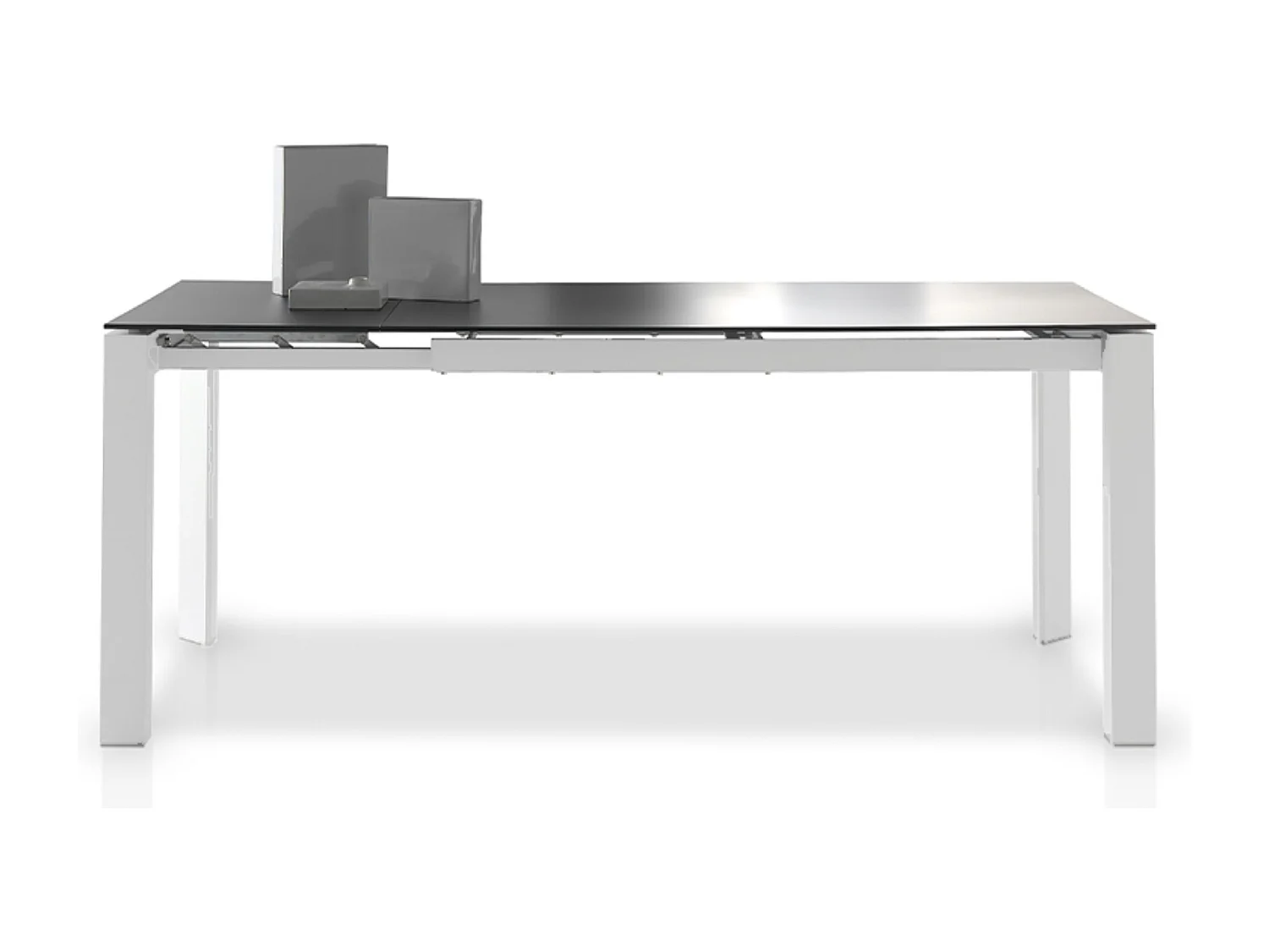 Table à manger design extensible verre teinté noir et pieds métal blanc Mikale 140 à 190cm