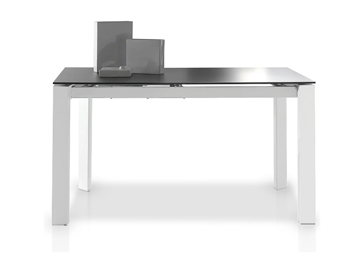 Table à manger design extensible verre teinté noir et pieds métal blanc Mikale 140 à 190cm