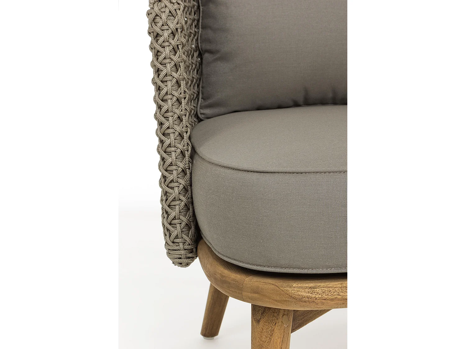 Fauteuil de jardin tressage en corde beige et pieds en teck avec finition rustique Irina