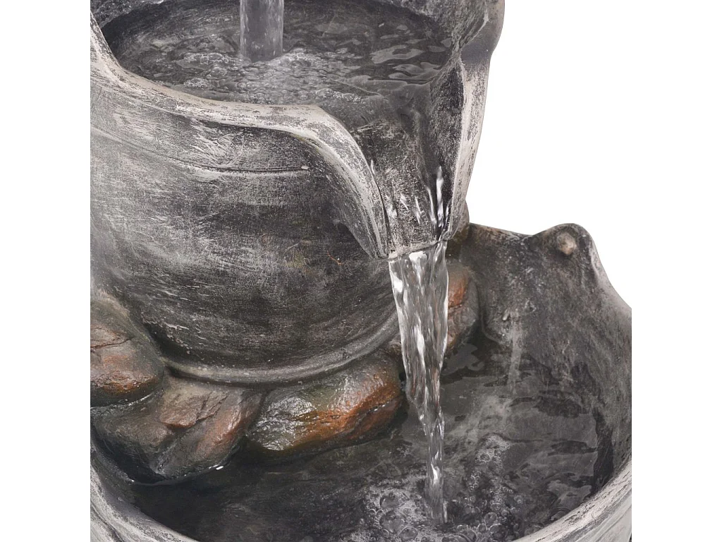 Fuente con grifo y cubos de poliresina