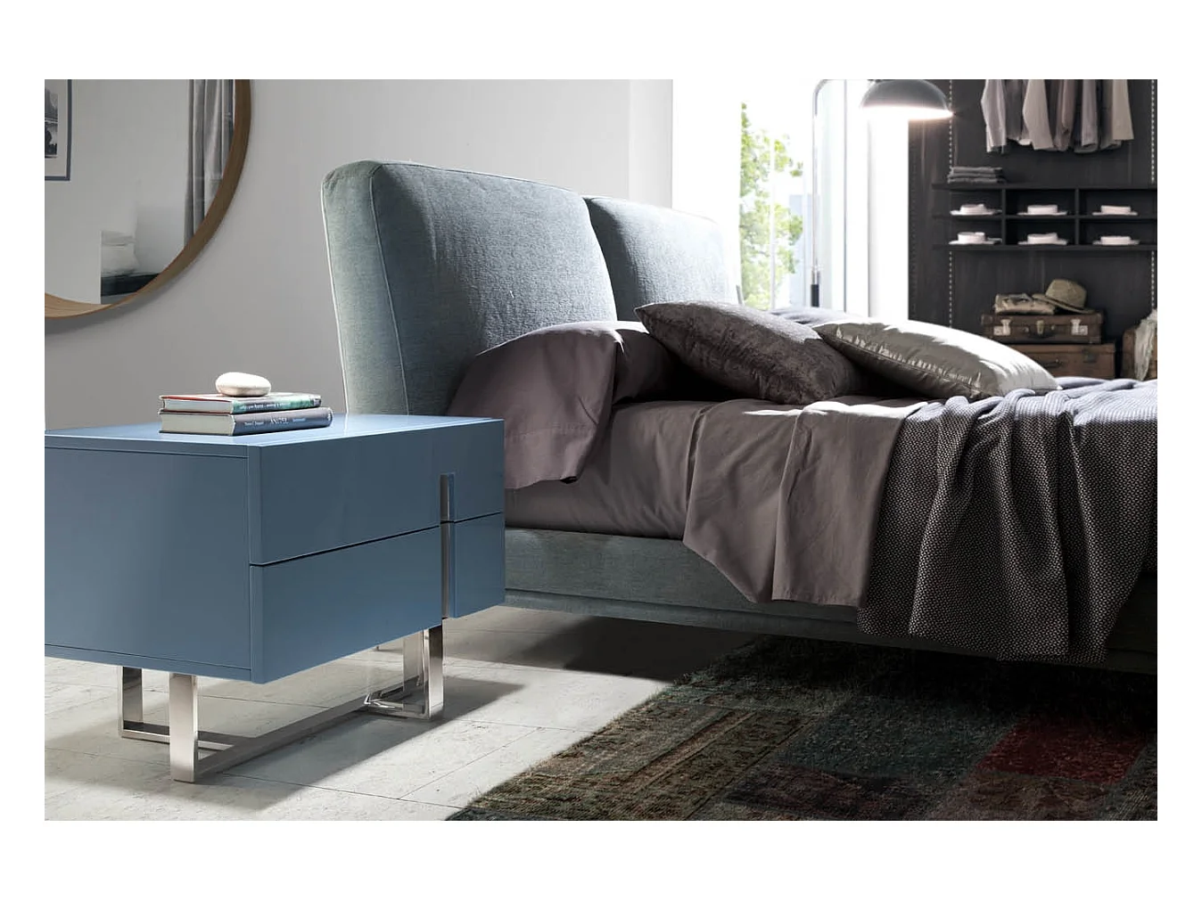 Chevet design bois laqué marron et pieds acier chromé Dezina