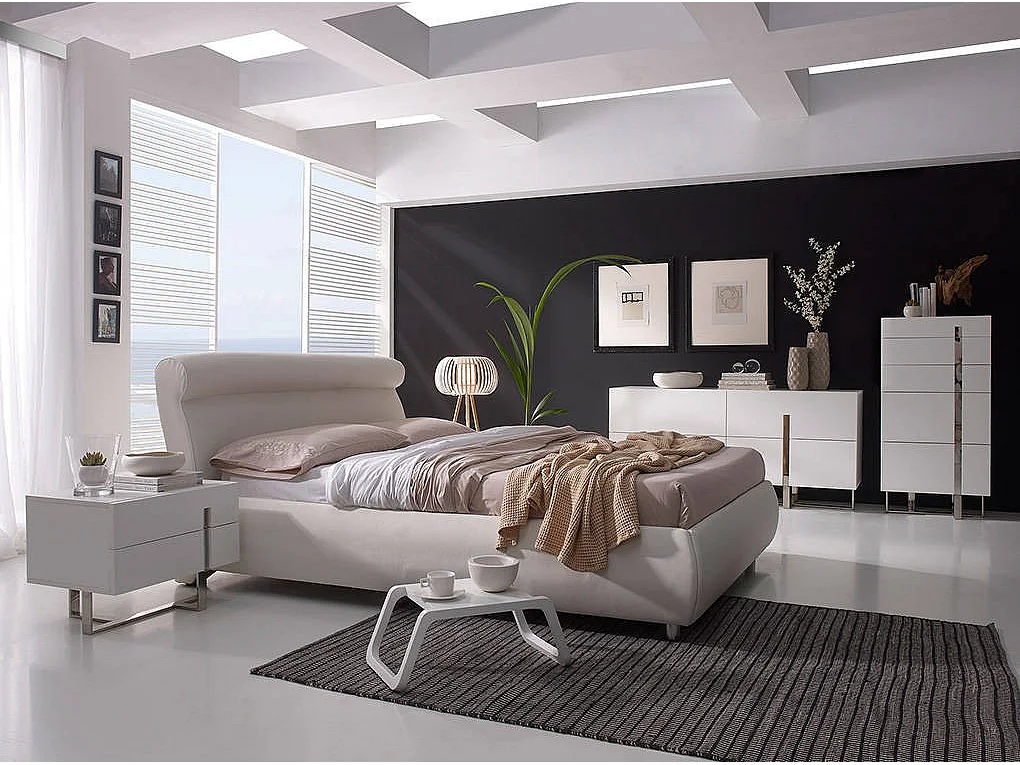 Designer nachtkastje in beige gelakt hout en chroomstalen poten Dezina