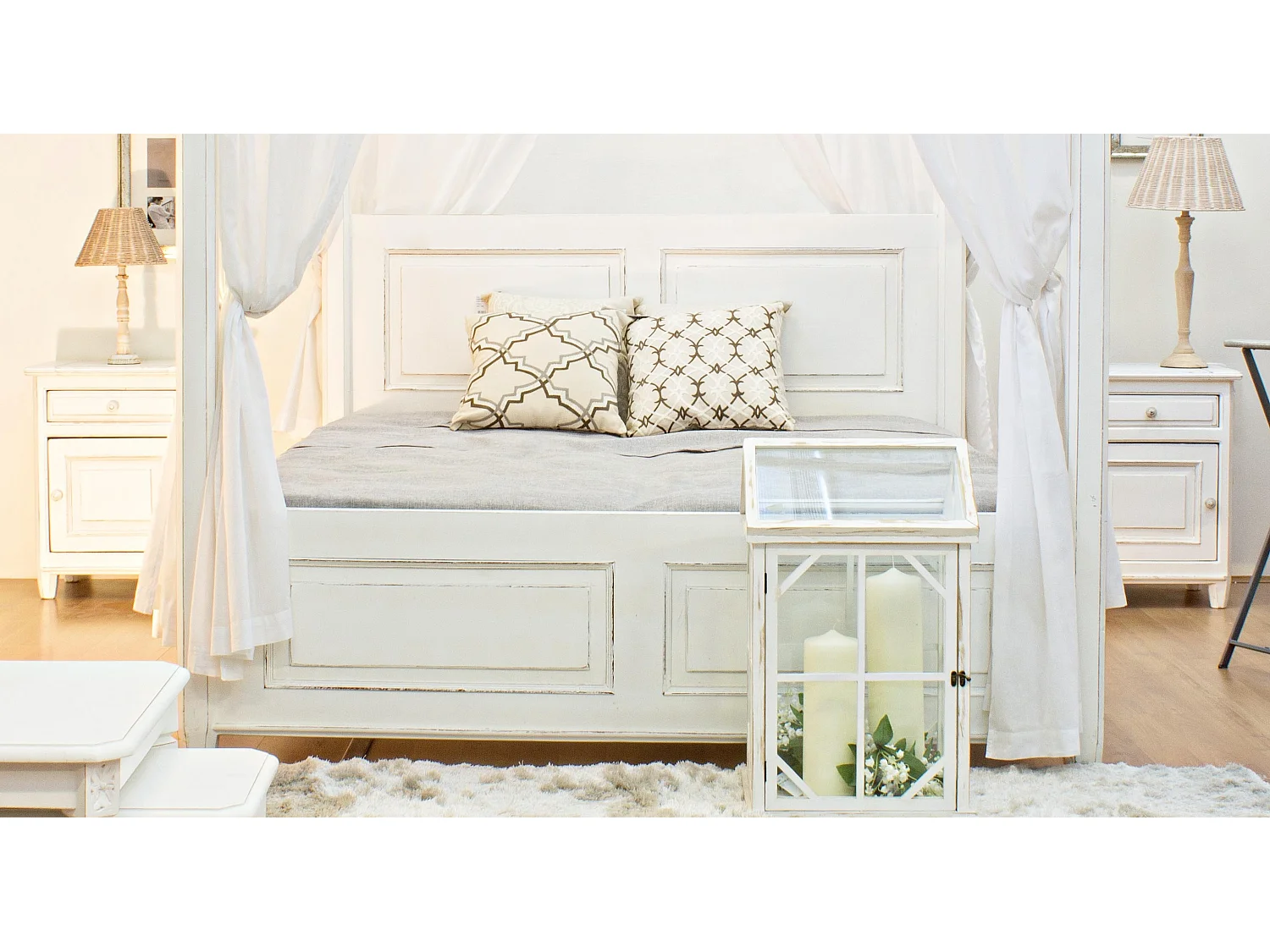 Nachtkastje links 1 deur in wit gepatineerd mangohout Kolita 50 cm