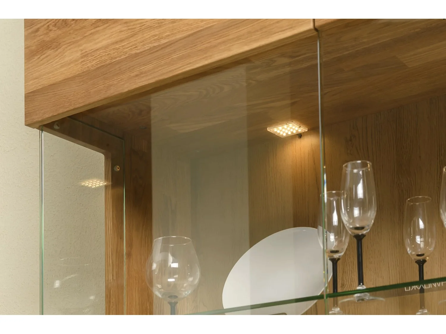 Vitrine en bois massif de chêne miel Divina 180cm