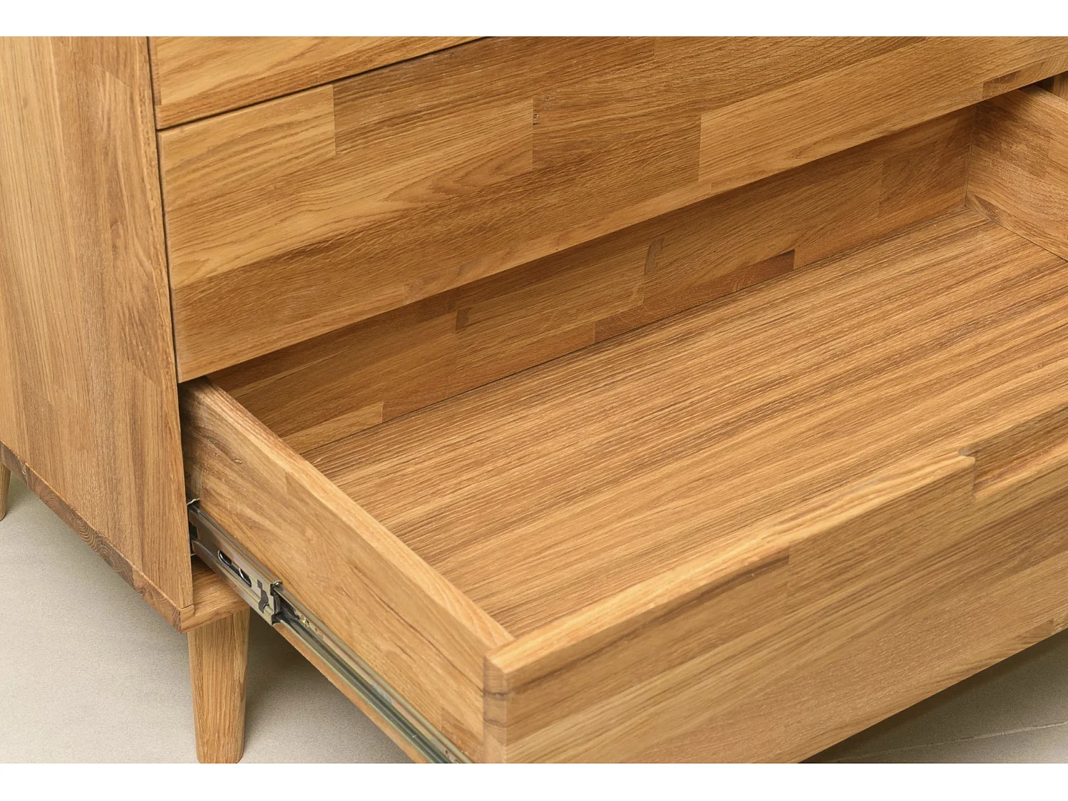 Commode en bois de chêne massif 4 tiroirs Kundy 80cm