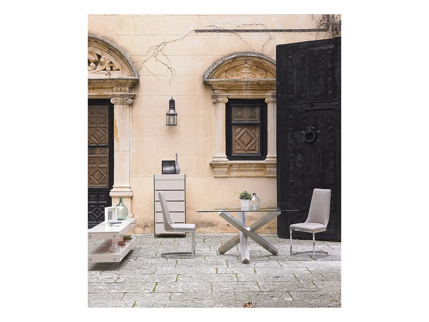 Meuble de rangement 5 tiroirs bois laqué violet et pieds verre trempé Dyn