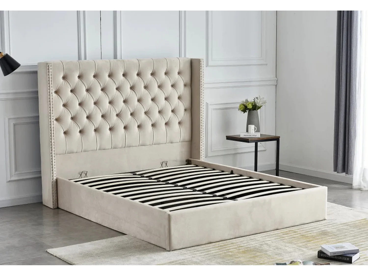 Lit coffre avec grande tête de lit capitonnée velours Loumea-Couleur Beige clair-160x200