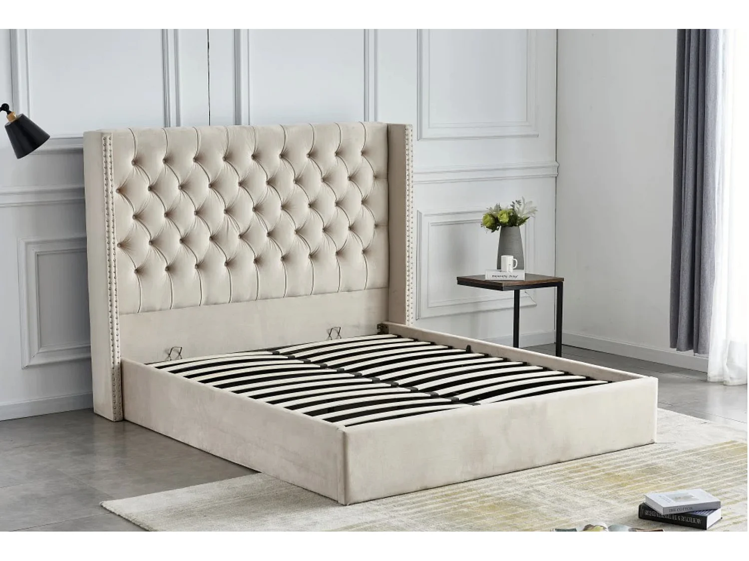 Lit coffre avec grande tête de lit capitonnée velours Loumea-Couleur Beige clair-160x200