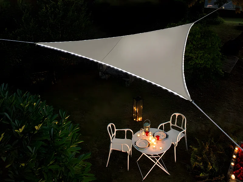Voile d'ombrage triangulaire Leds solaires 3,60 x 3,60 x 3,60 m Taupe - Jardiline
