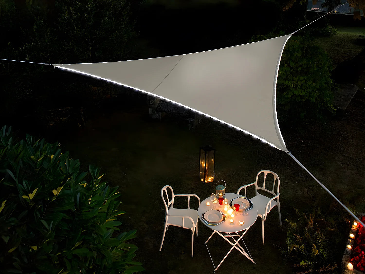 Voile d'ombrage triangulaire Leds solaires 3,60 x 3,60 x 3,60 m Taupe - Jardiline
