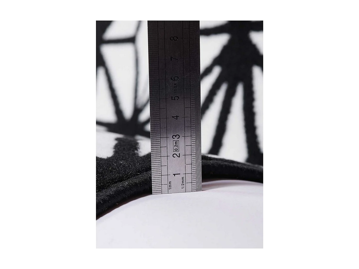 tapis chambre 80x150 tissé noir rectangle motif géométrique LYN1 RECTO