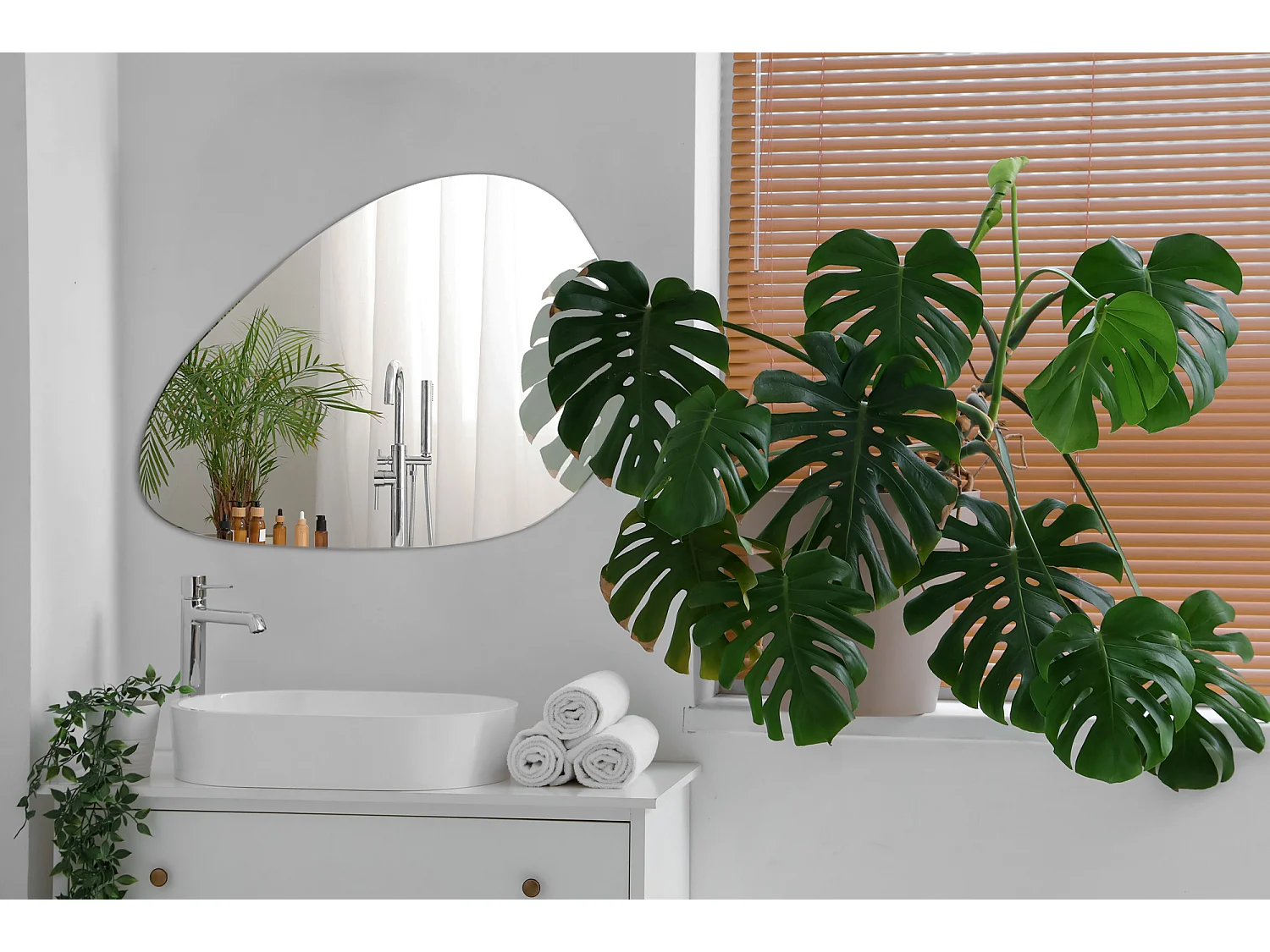 Miroir design moderne original forme organique 68x67cm artistique